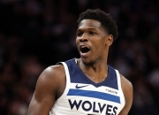 三亿体育体育官网-比赛中的风云变幻，球员们顽强抗争