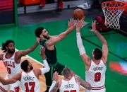 三亿体育体育链接-斯科特37+9莫扎里玫瑰33+10！雄鹿险胜绿衫军的简单介绍