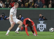 三亿体育体育中国官网-葡萄牙队球员因伤退出赛场