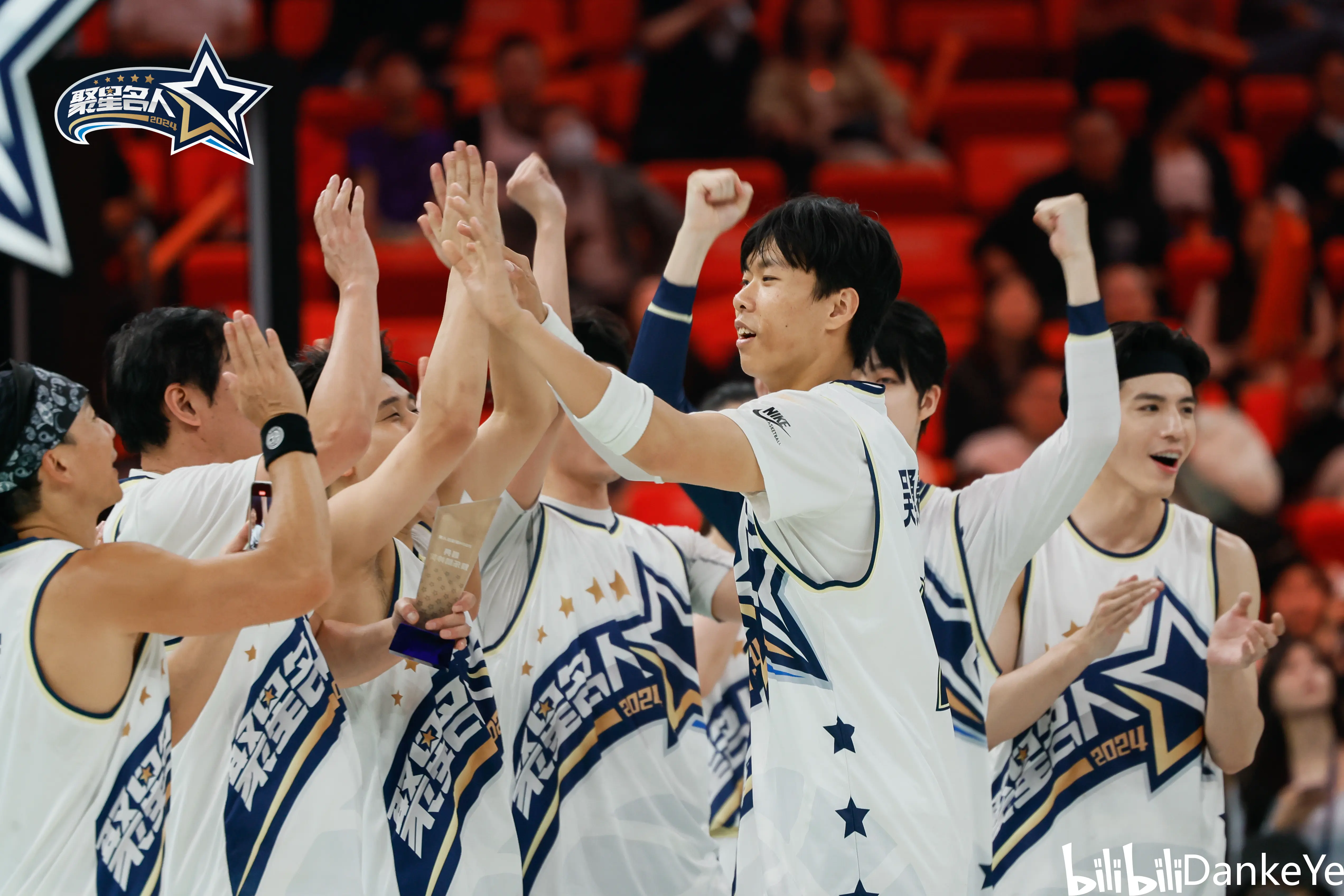 顶尖球员齐聚一堂,震撼比赛现场的简单介绍 顶尖球员齐聚一堂,震撼比赛现场的简单介绍