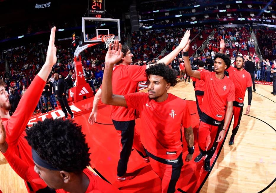 巨星球员再次为球队赢得胜利