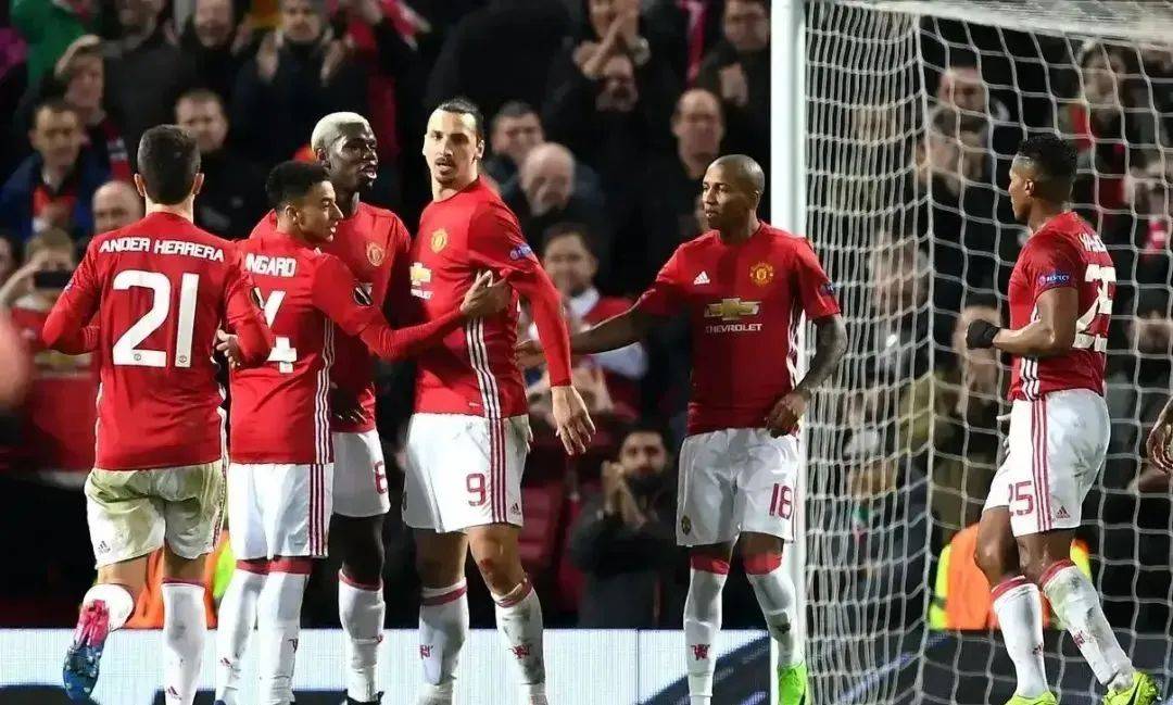 赛场上球员们的激情表现令人动容 赛场上球员们的激情表现令人动容