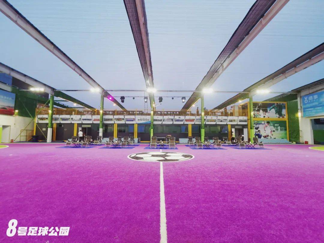 足球比赛现场增设特别席位，提供更好观赛体验的简单介绍