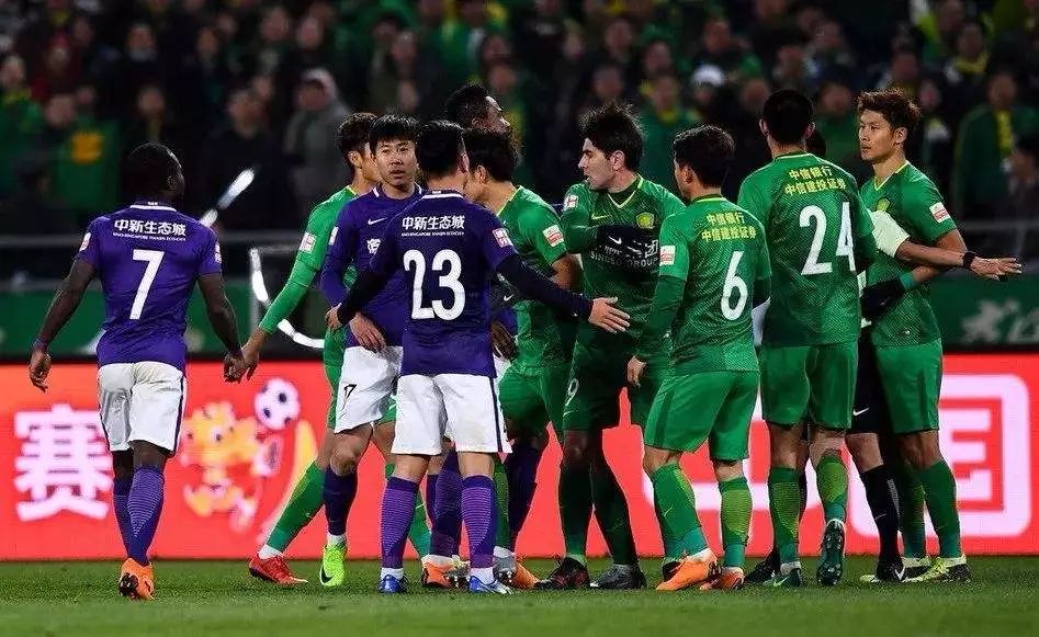 包含武汉卓尔客场力克天津泰达，迎来两连胜的词条