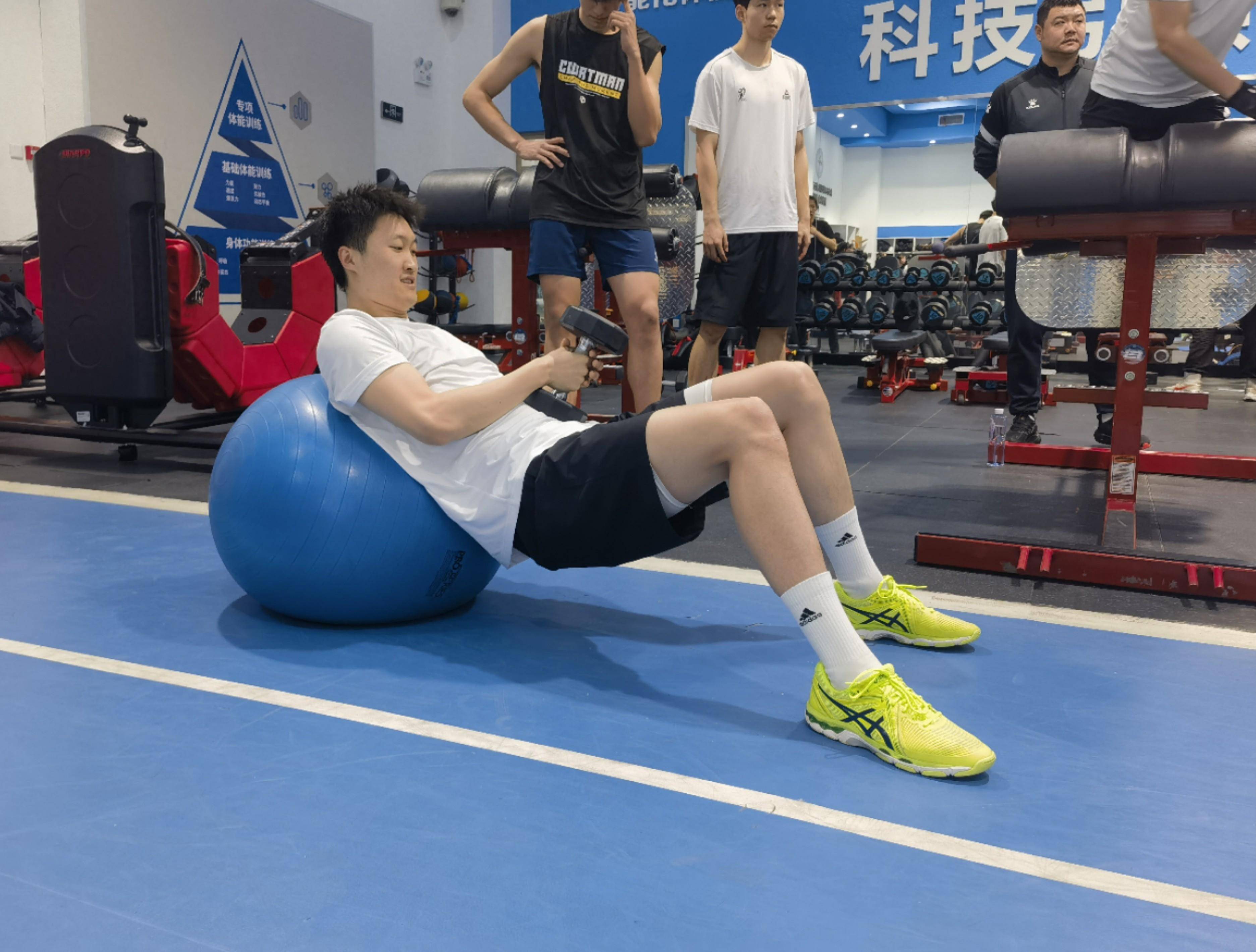 关于塞维利亚机会渺茫？全力备战关键生死战的信息