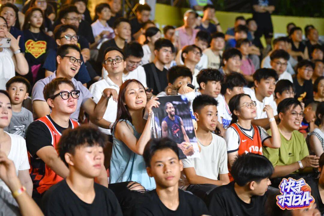 包含现场观众尖叫声不断，球场内外绝对精彩绝伦！的词条