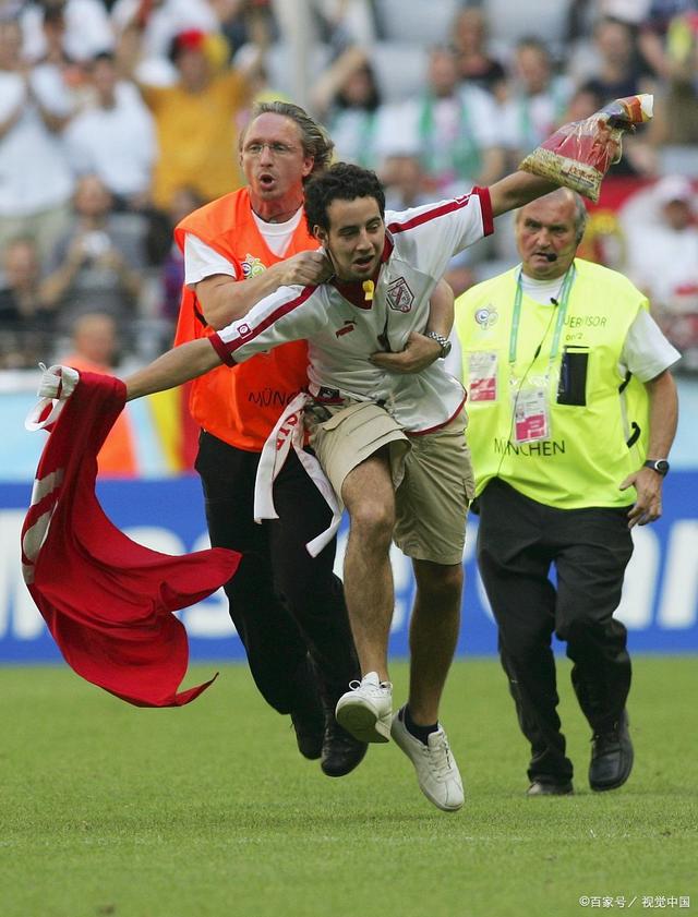 包含现场观众尖叫声不断，球场内外绝对精彩绝伦！的词条