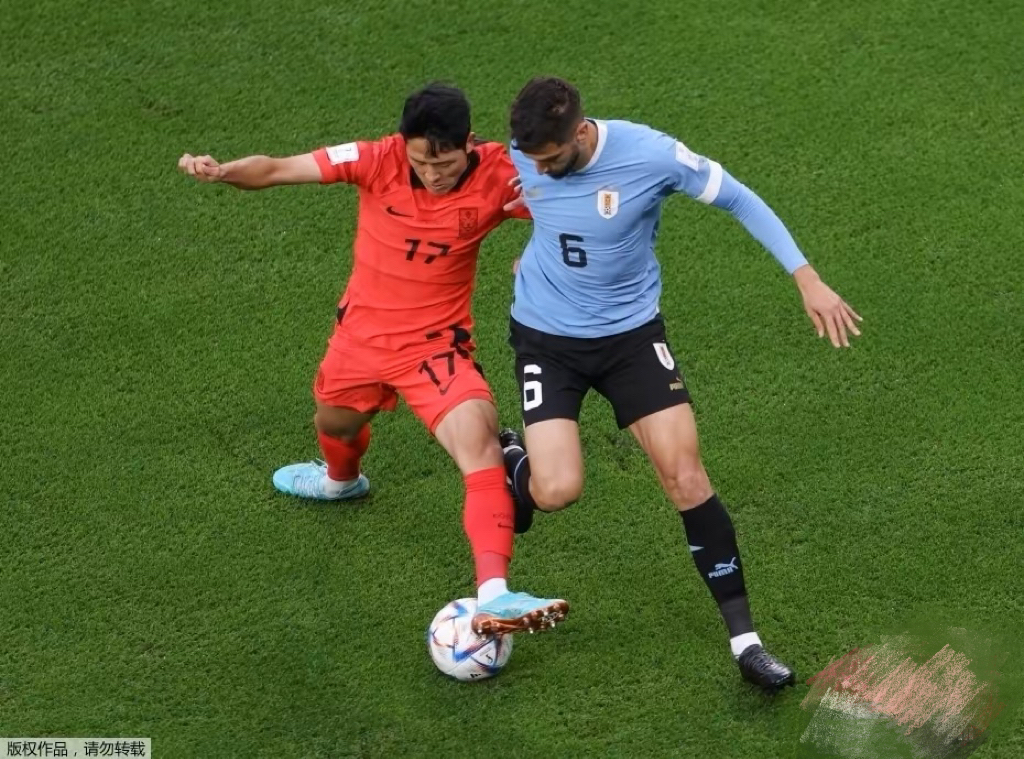 足球场上强强对话，谁能捧起胜利之杯？的简单介绍