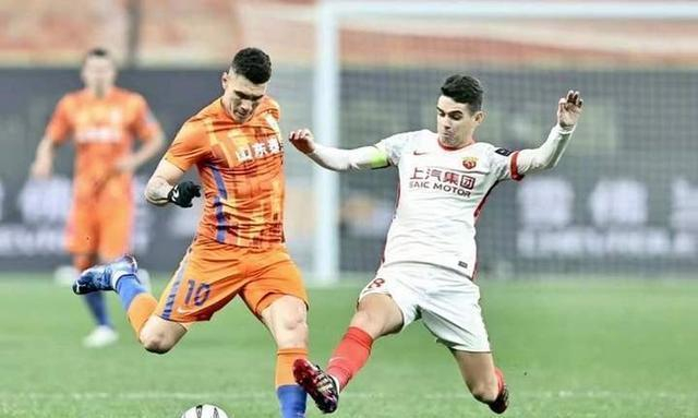 包含比赛延期通知频传，球迷期待升温的词条