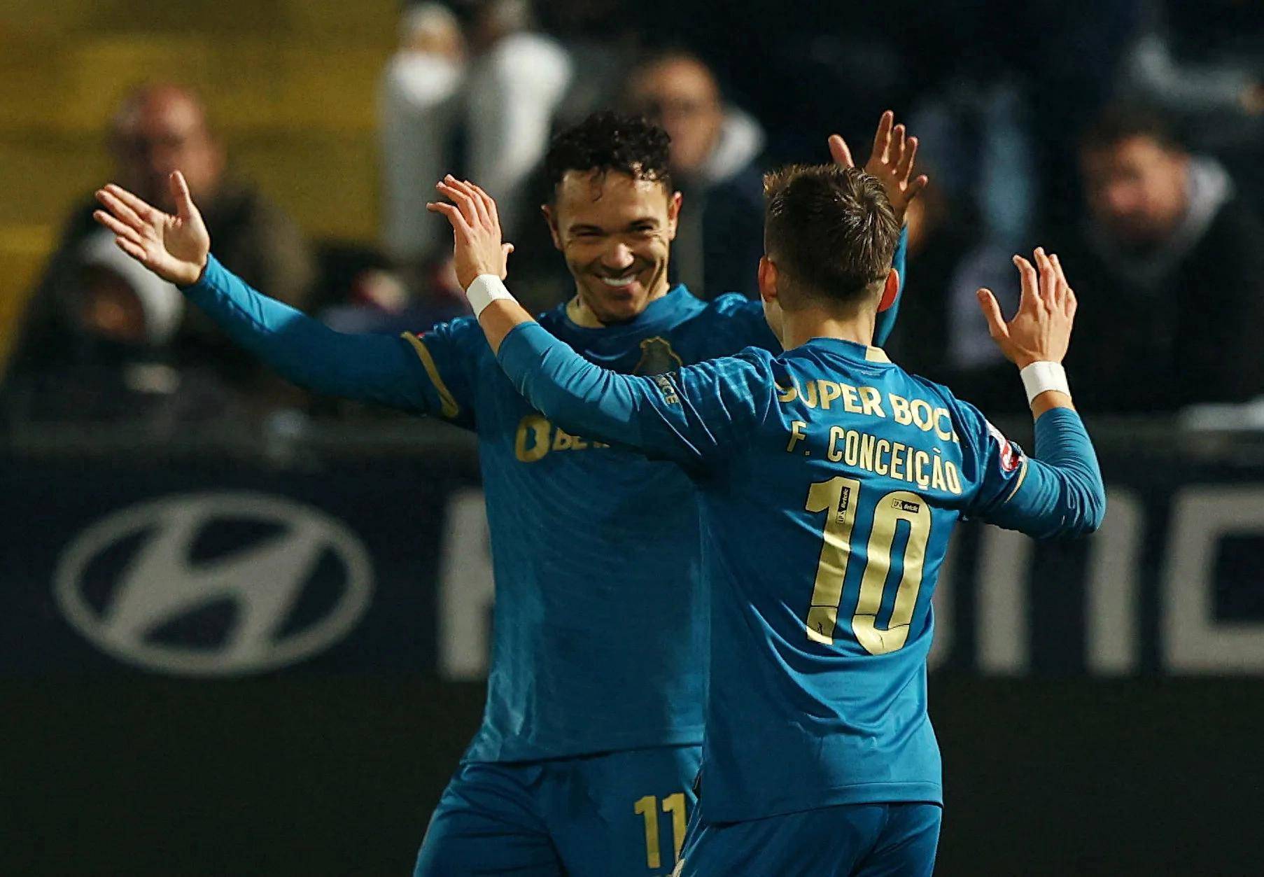 波尔图大比分胜出,晋级欧冠 波尔图大比分胜出,晋级欧冠