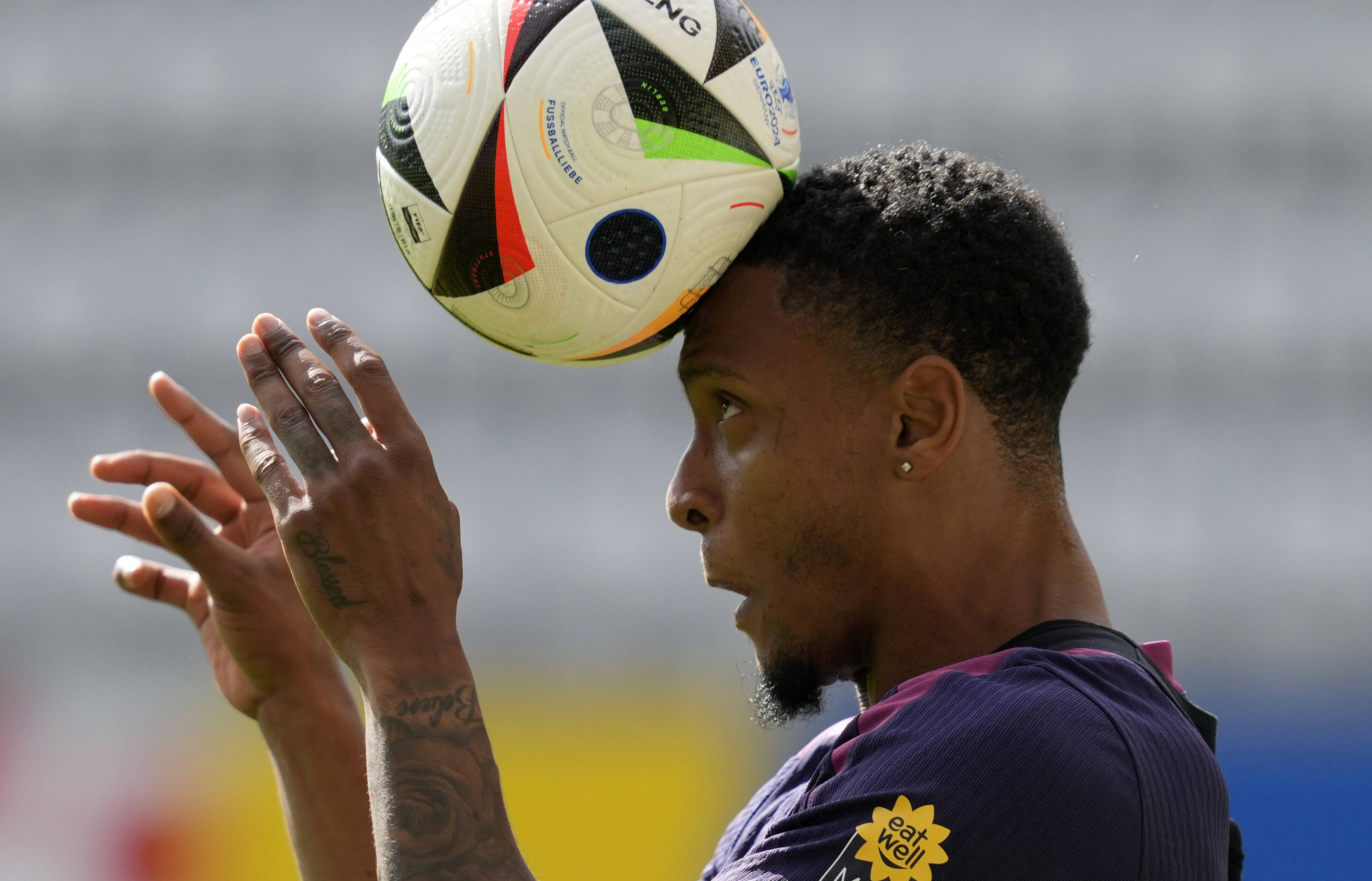 英格兰前锋在欧洲联赛中交出精彩表现