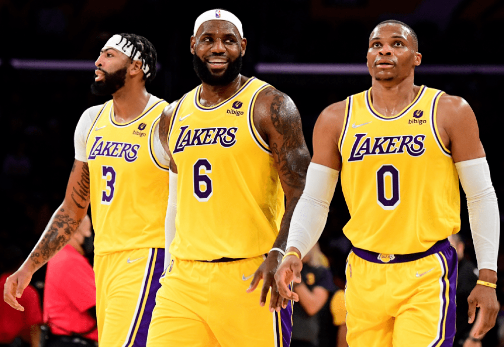 火焰淘汰湖人，冲上榜首