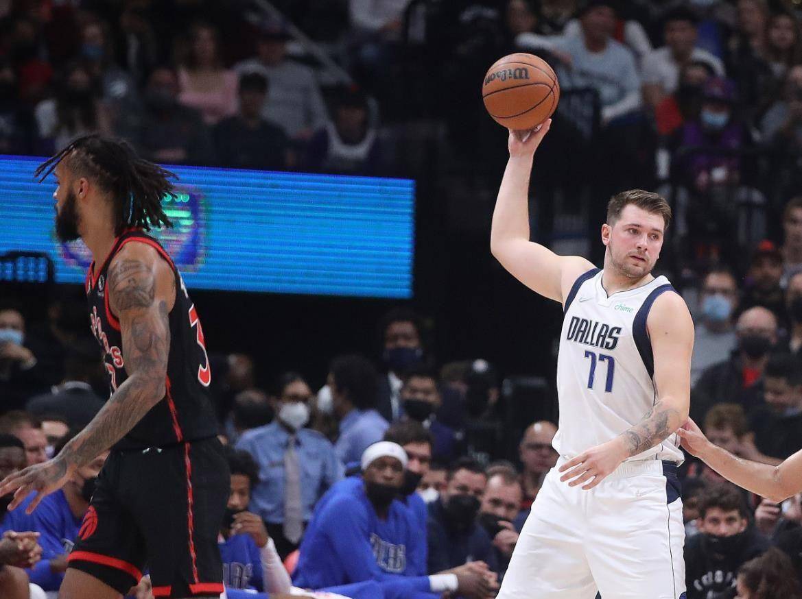 火箭逆袭击败小牛，独行侠遭连败