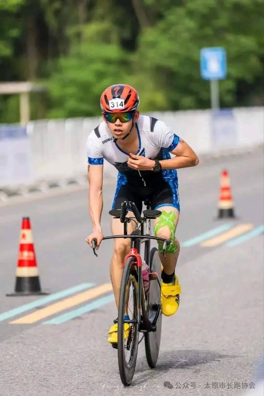 西班牙铁人三项选手让人注目:拿下金牌 西班牙铁人三项选手让人注目:拿下金牌